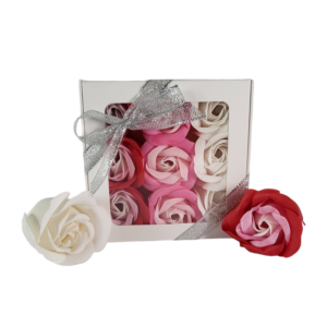 Boite blanche de 9 roses de savon alignées rouge tricolore rose tricolore et blanc