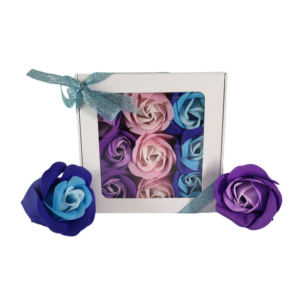 Boite blanche de 9 roses de savon alignées violet tricolore rose tricolore et bleu tricolore