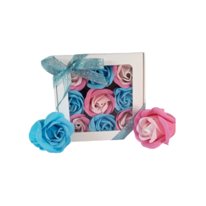 Boite blanche de 9 roses de savon en damier bleu clair et rose tricolore