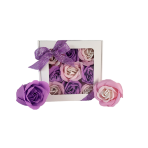 Boite blanche de 9 roses de savon en damier violet et rose tricolore