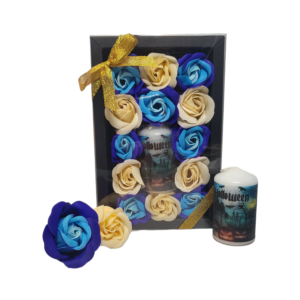 Boite noire de 13 roses de savon écru et bleu tricolore avec bougie halloween