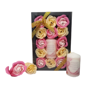 Boite noire de 13 roses de savon écru et rose tricolore avec bougie saint valentin