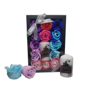 Boite noire de 13 roses de savon multicolore avec bougie halloween