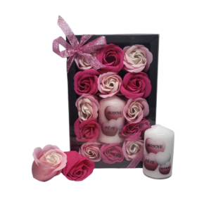Boite noire de 13 roses de savon rose foncé et rose avec bougie fête des mères