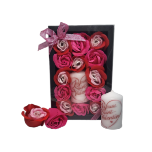 Boite noire de 13 roses de savon rose foncé et rouge tricolore avec bougie saint valentin