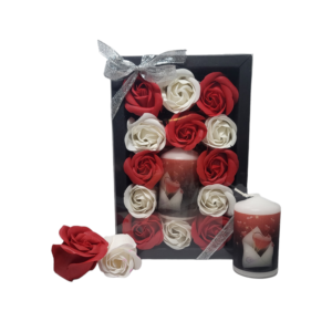 Boite noire de 13 roses de savon rouge et blanc avec bougie saint valentin