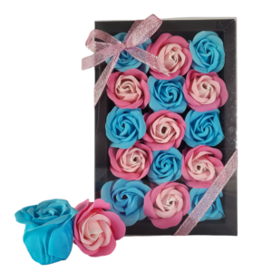 Boite noire de 15 roses de savon bleu et rose tricolore