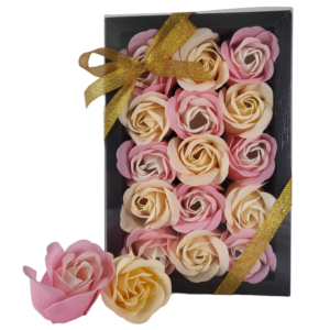 Boite noire de 15 roses de savon rose tricolore et écru