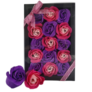 Boite noire de 15 roses de savon violet foncé et rouge tricolore
