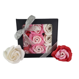 Boite noire de 9 roses de savon alignées rouge tricolore rose tricolore et blanc