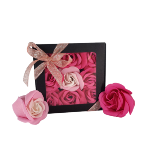 Boite noire de 9 roses de savon en carré rose foncé et rose tricolore