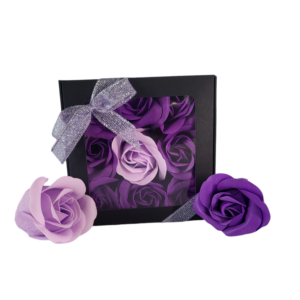 Boite noire de 9 roses de savon en carré violet foncé et violet clair